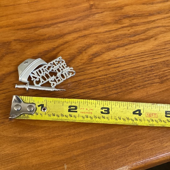 Nurses Call The Shots Brooch - Picture 3 of 3